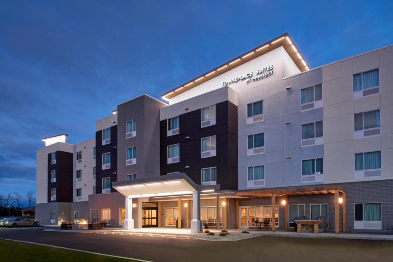 Towneplace Suites By Marriott Grand Rapids Airport Exterior photo